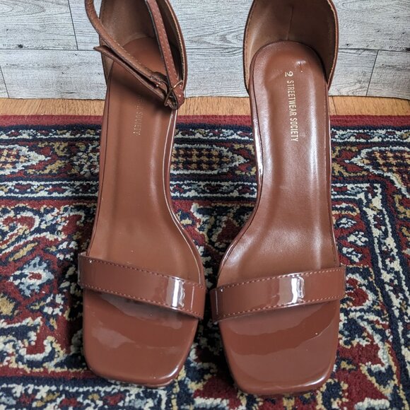 Nude/Rose Heels Size 9 *missing strap* - Picture 2 of 2